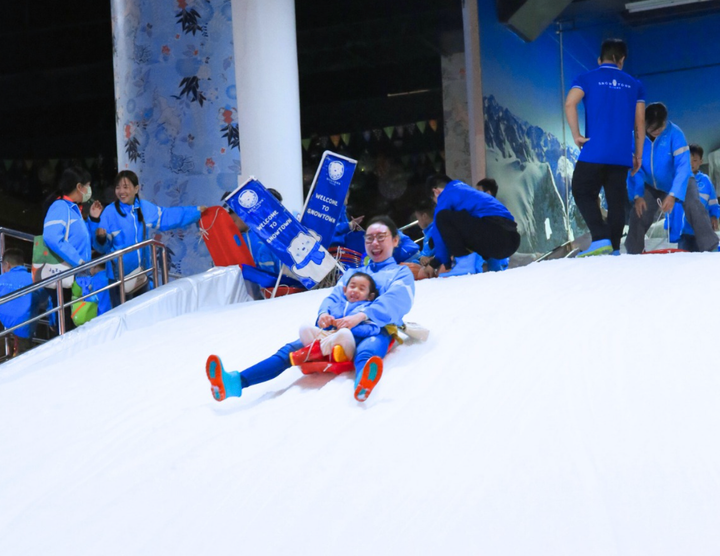 Khu vui chơi Snow Town Sài Gòn phù hợp với gia đình có trẻ nhỏ.