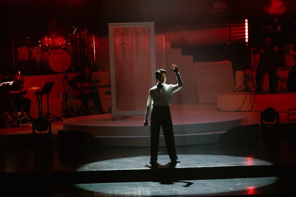 Lân Nhã cảm ơn vợ trong đêm nhạc tại TPHCM sau ồn ào hủy show - 2