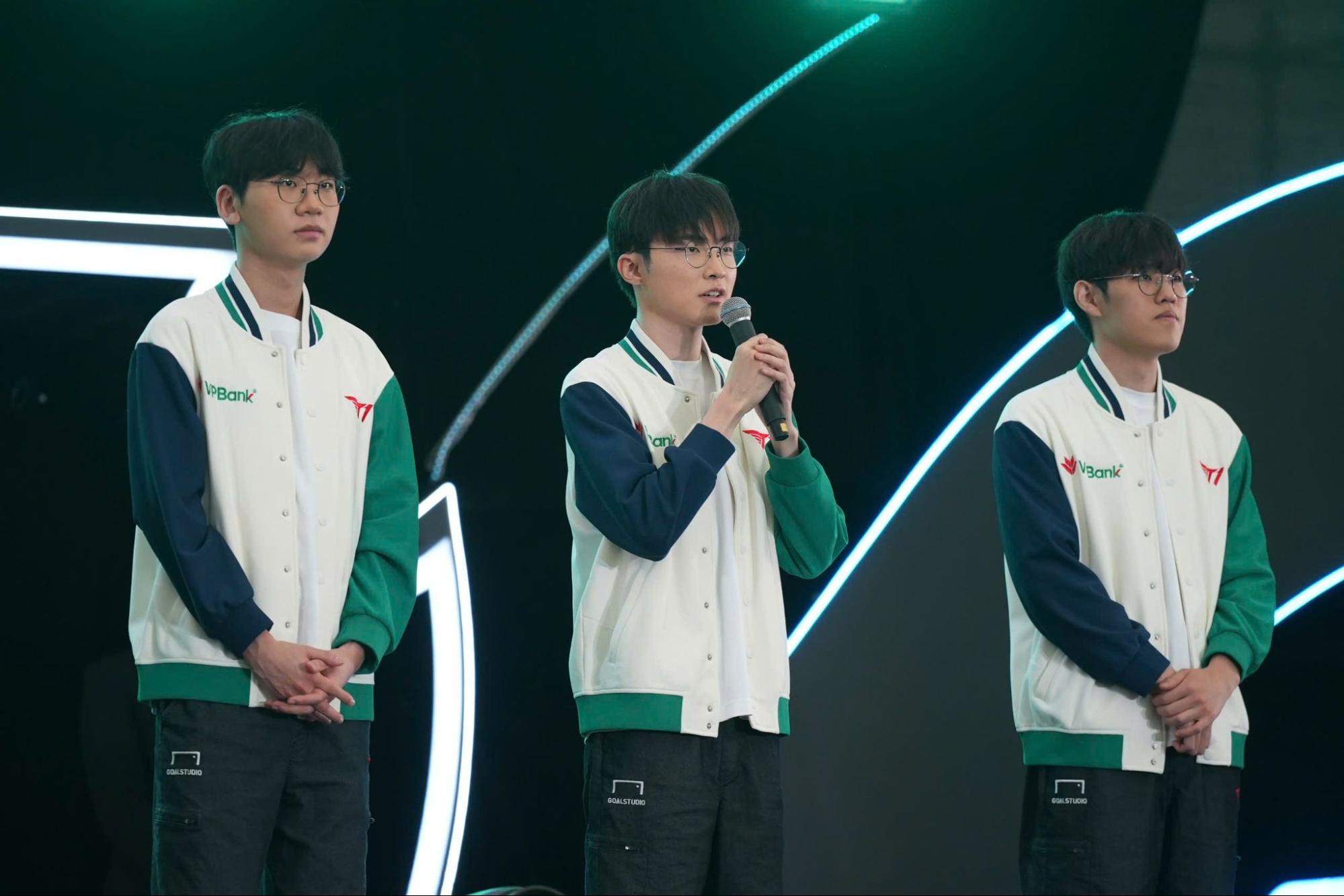 Faker chào “Tê Con” bằng tiếng Việt, fan “sĩ hết đời”- Ảnh 2.