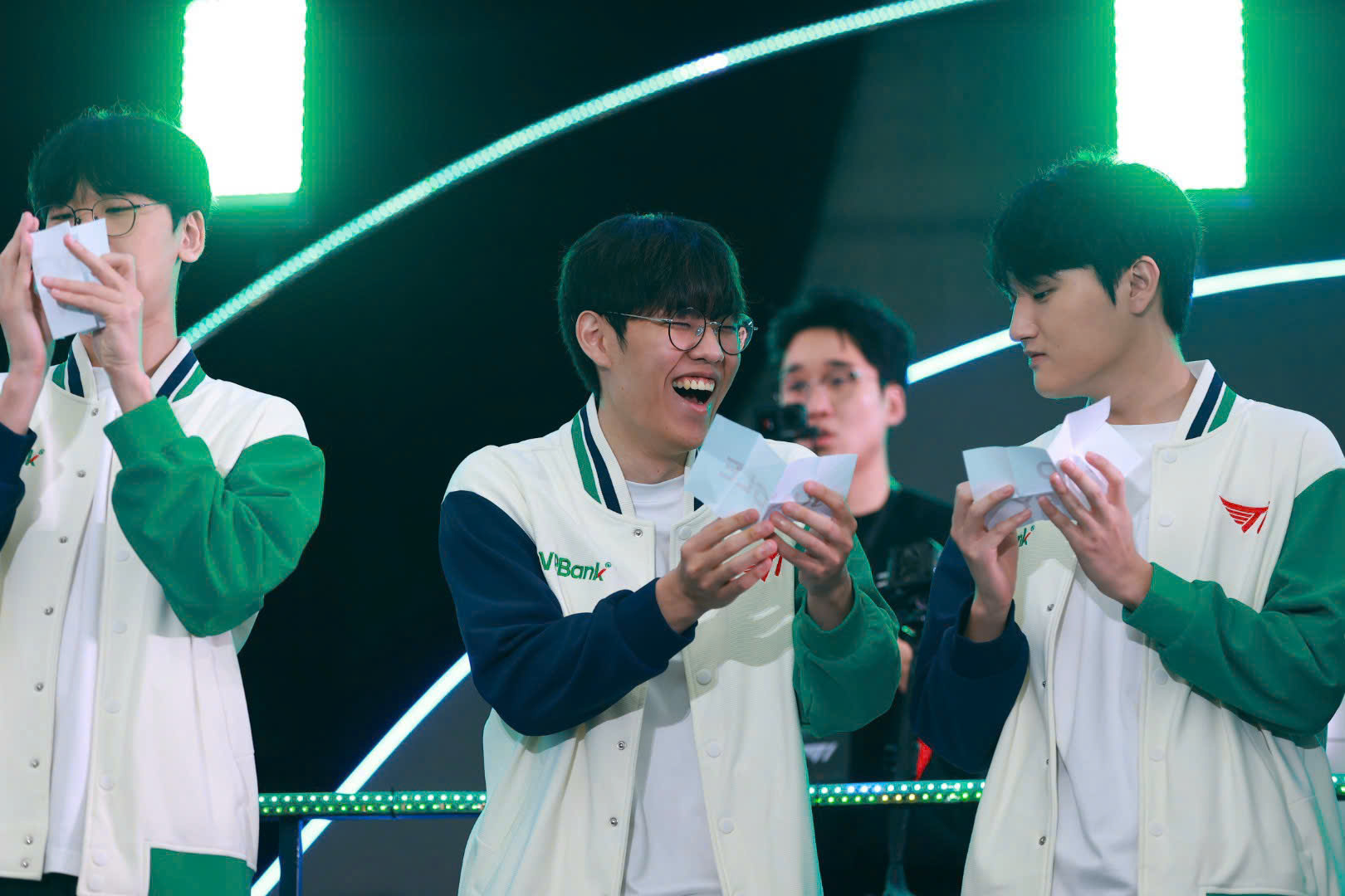 Faker chào “Tê Con” bằng tiếng Việt, fan “sĩ hết đời”- Ảnh 3.