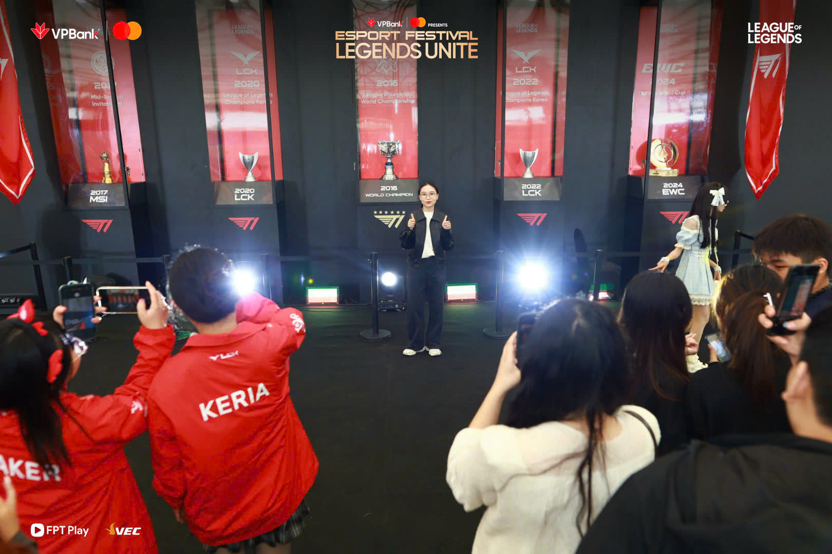 Faker chào “Tê Con” bằng tiếng Việt, fan “sĩ hết đời”- Ảnh 8.