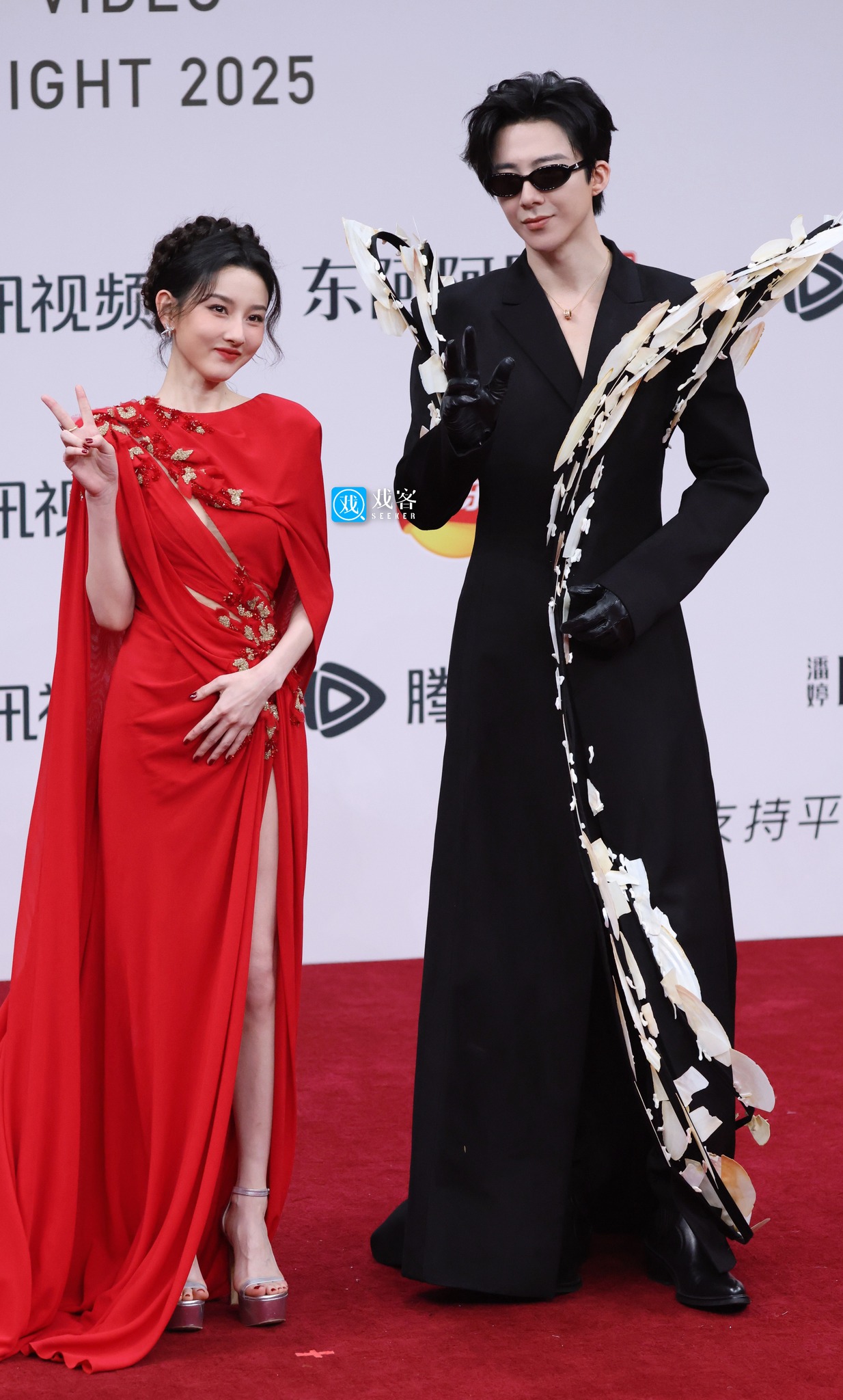 Gái đẹp Cbiz đều ở đây: Triệu Lộ Tư hở bạo so đọ Bạch Lộc, mỹ nữ diện đồ brand Việt 