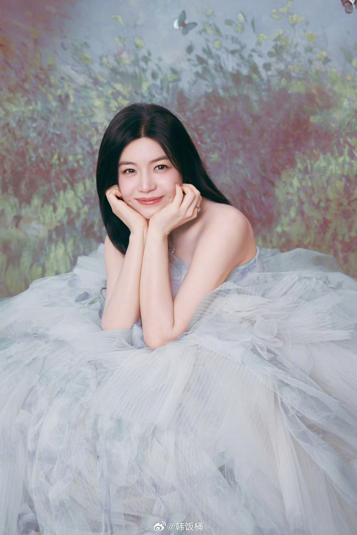 Ở đâu ra mỹ nhân 42 tuổi vẫn trẻ đẹp như búp bê thế này: 14 năm trời trôi đi mà như hôm qua với hôm nay- Ảnh 2.