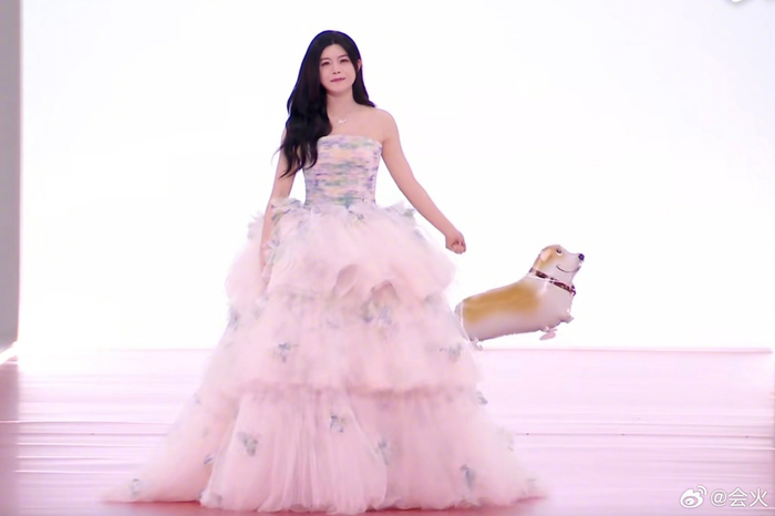 Ở đâu ra mỹ nhân 42 tuổi vẫn trẻ đẹp như búp bê thế này: 14 năm trời trôi đi mà như hôm qua với hôm nay- Ảnh 5.