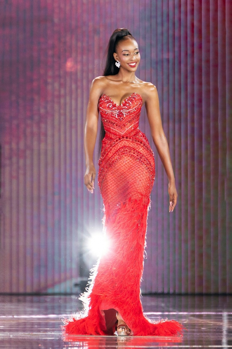 Miss Cosmo Zimbabwe Lisa Sibanda.