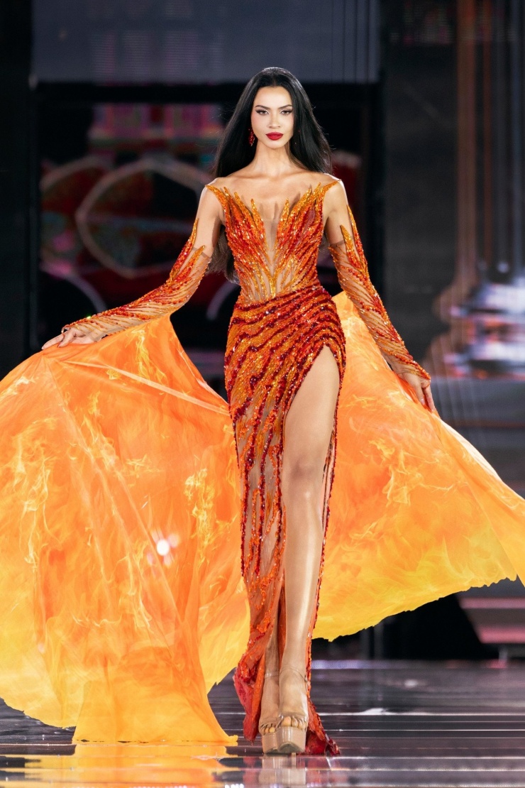 Miss Cosmo Colombia Dayana Cardenas.