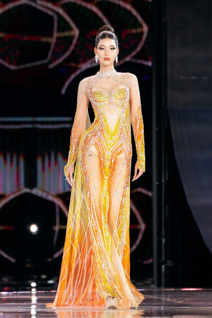 Miss Cosmo Thailand Mooham Chotnapa Kaewjarun.