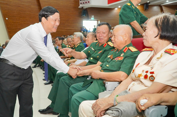 Quân đội luôn gắn bó máu thịt với nhân dân - Ảnh 2.