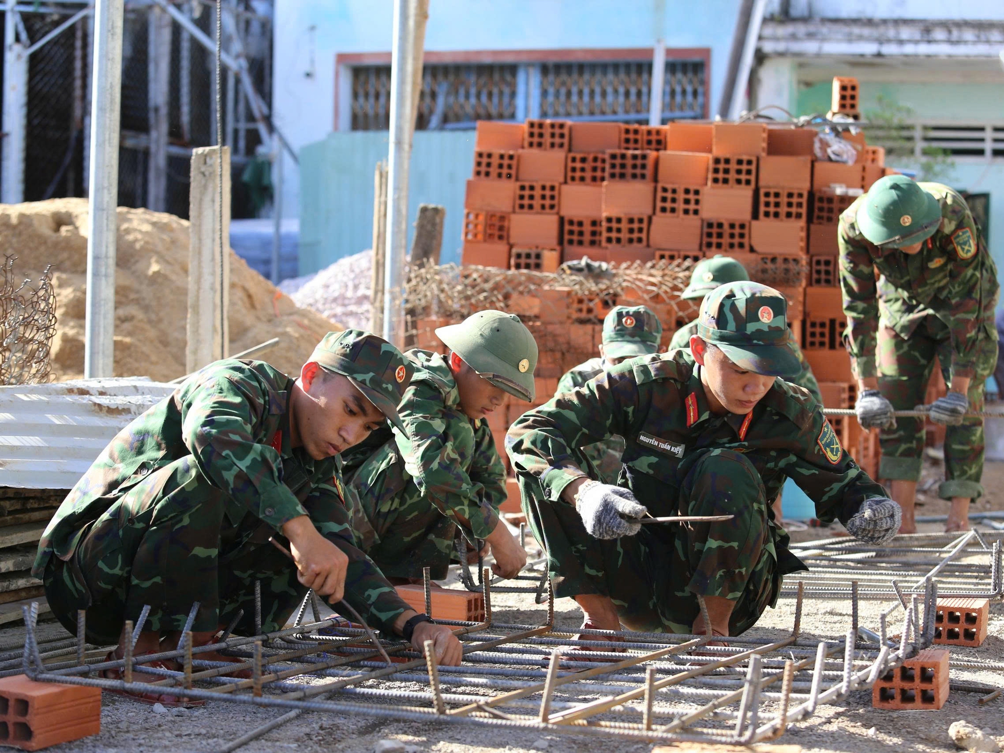 Tái thiết vùng rốn lũ - Ảnh 3.