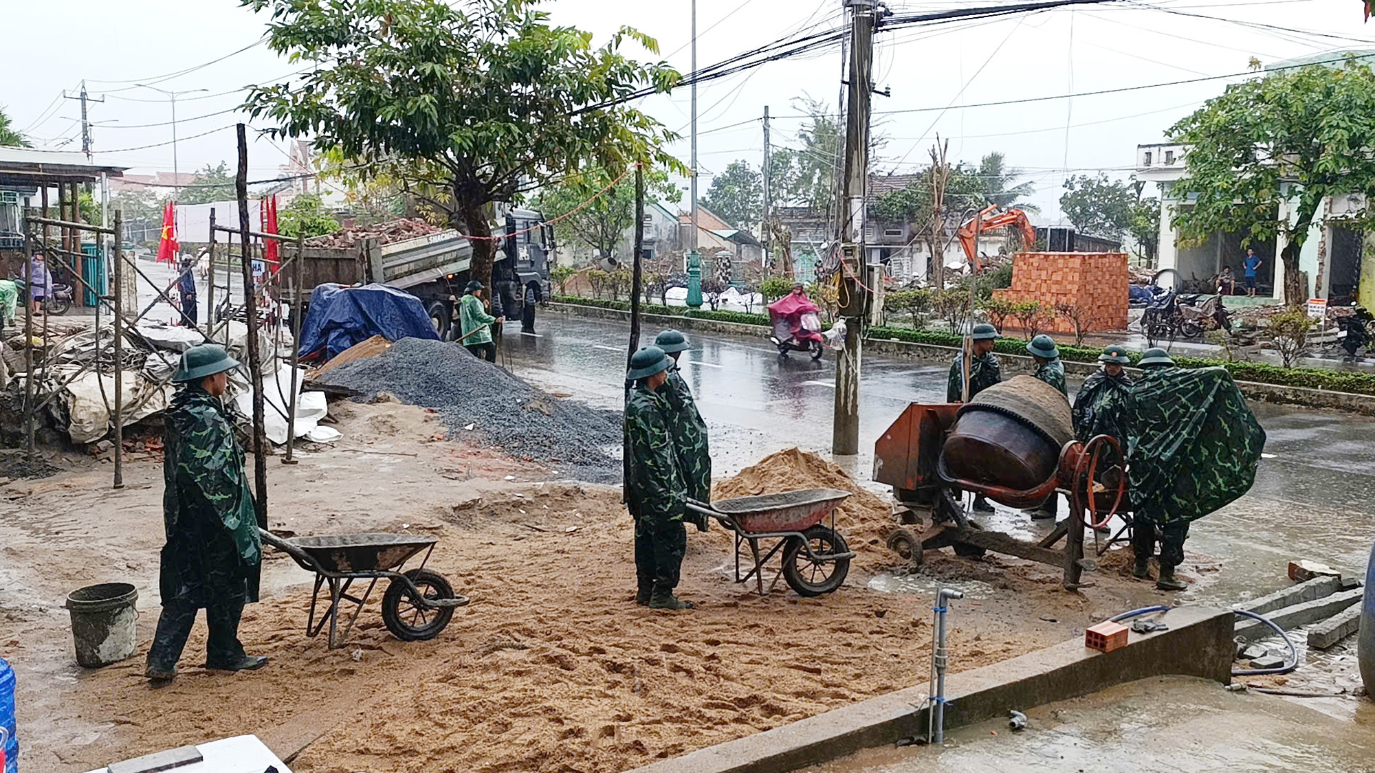 Tái thiết vùng rốn lũ - Ảnh 4.