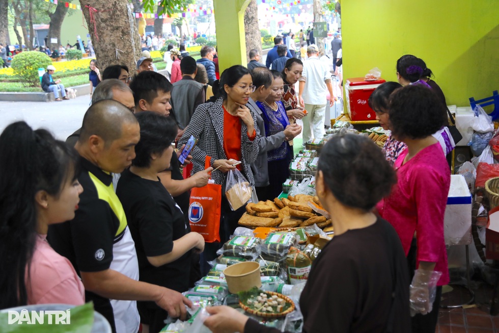 Cả làng làm chả quế khổng lồ 120kg, đãi khách Thủ đô thưởng thức - 5