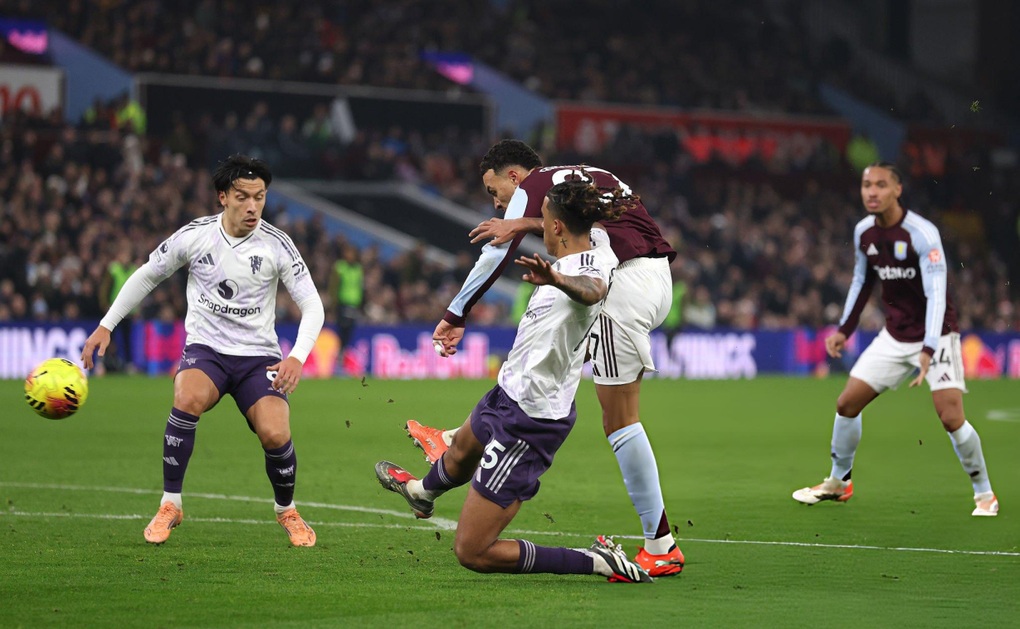 Man Utd gục ngã trước Aston Villa bởi siêu phẩm của Morgan Rogers - 2