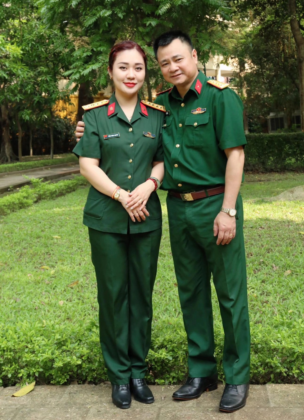 Vợ trẻ Thiếu tá của NSND Tự Long: “Chồng luôn chiều tôi vô điều kiện” - 3