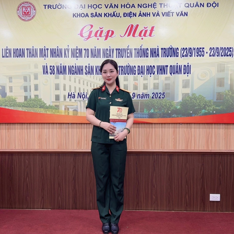 Vợ trẻ Thiếu tá của NSND Tự Long: “Chồng luôn chiều tôi vô điều kiện” - 2