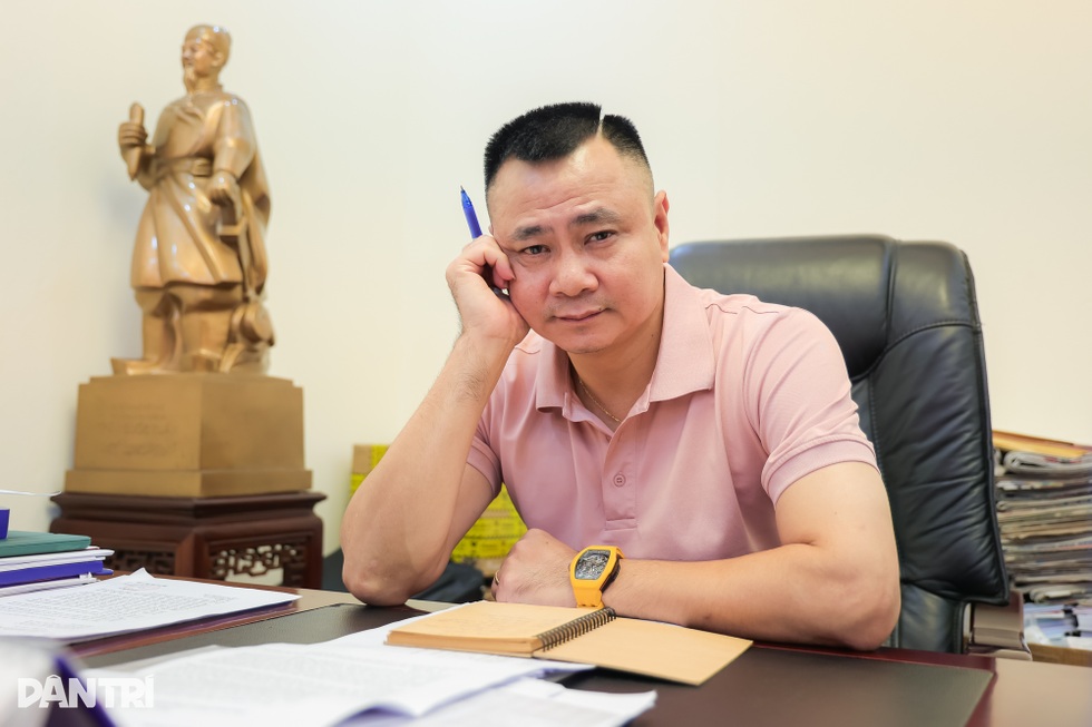 Vợ trẻ Thiếu tá của NSND Tự Long: “Chồng luôn chiều tôi vô điều kiện” - 4