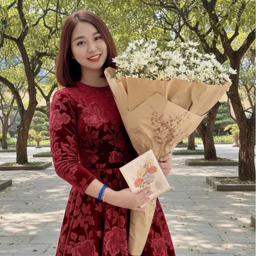 Vợ trẻ Thiếu tá của NSND Tự Long: “Chồng luôn chiều tôi vô điều kiện” - 6