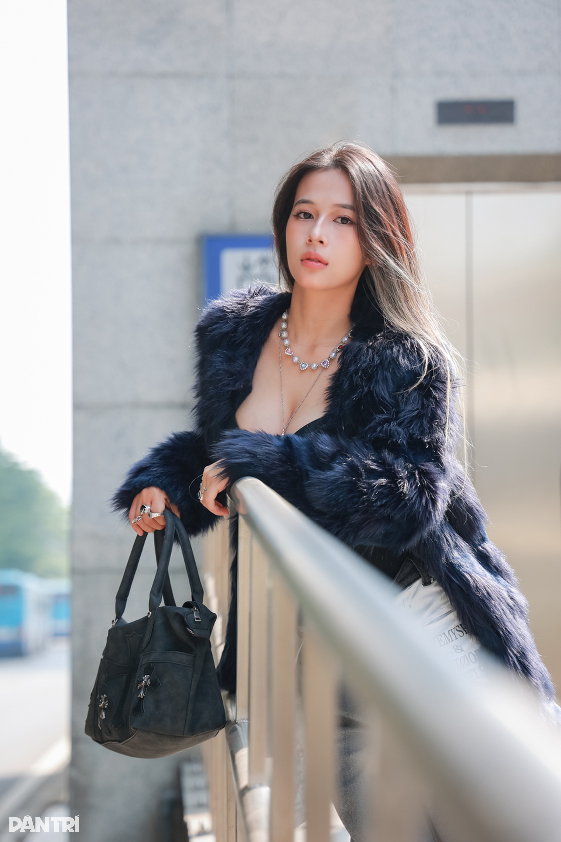 Cô gái Hà Nội diện áo lông hút mắt từ cái nhìn đầu tiên - 3