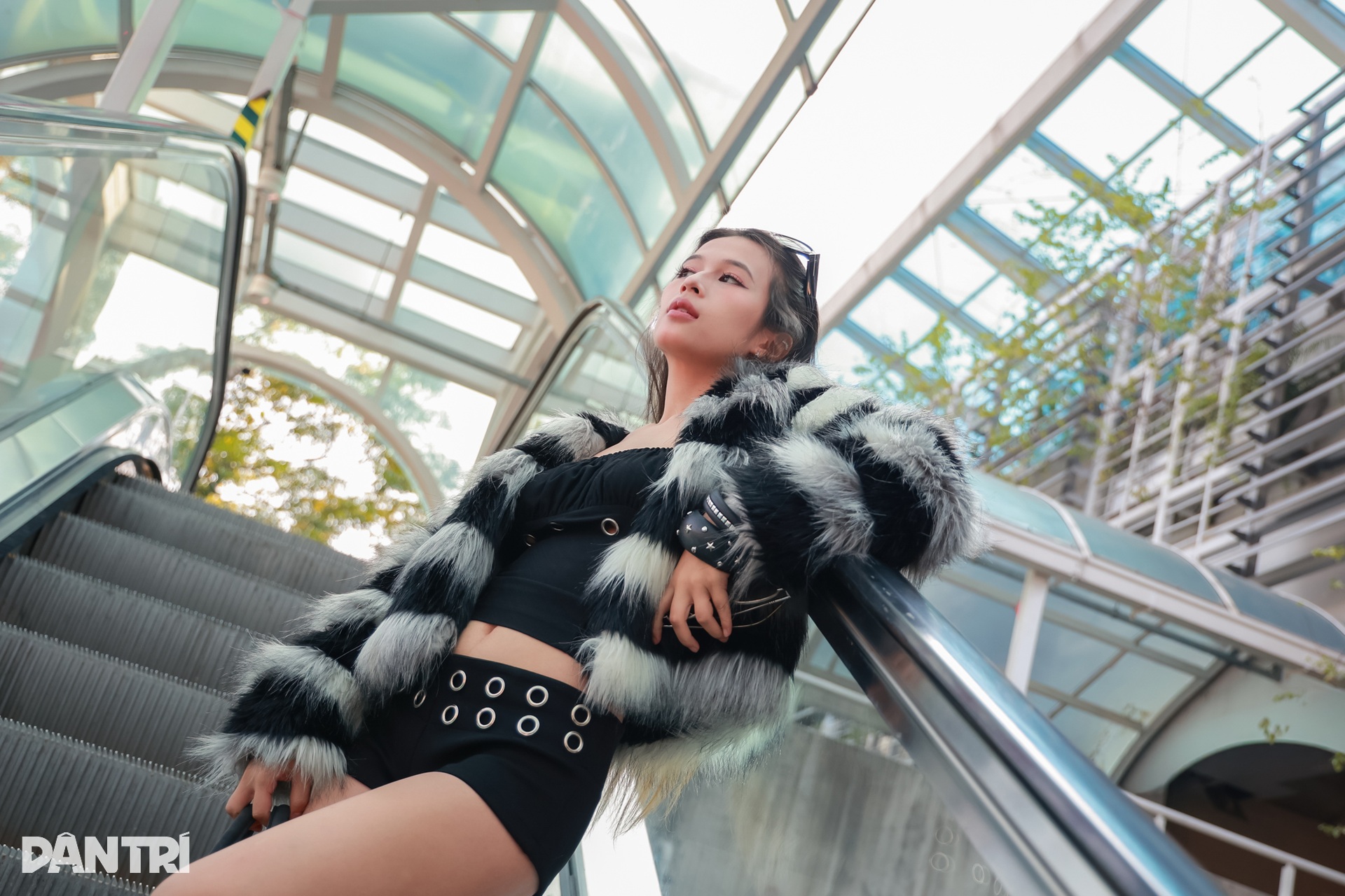 Cô gái Hà Nội diện áo lông hút mắt từ cái nhìn đầu tiên - 7