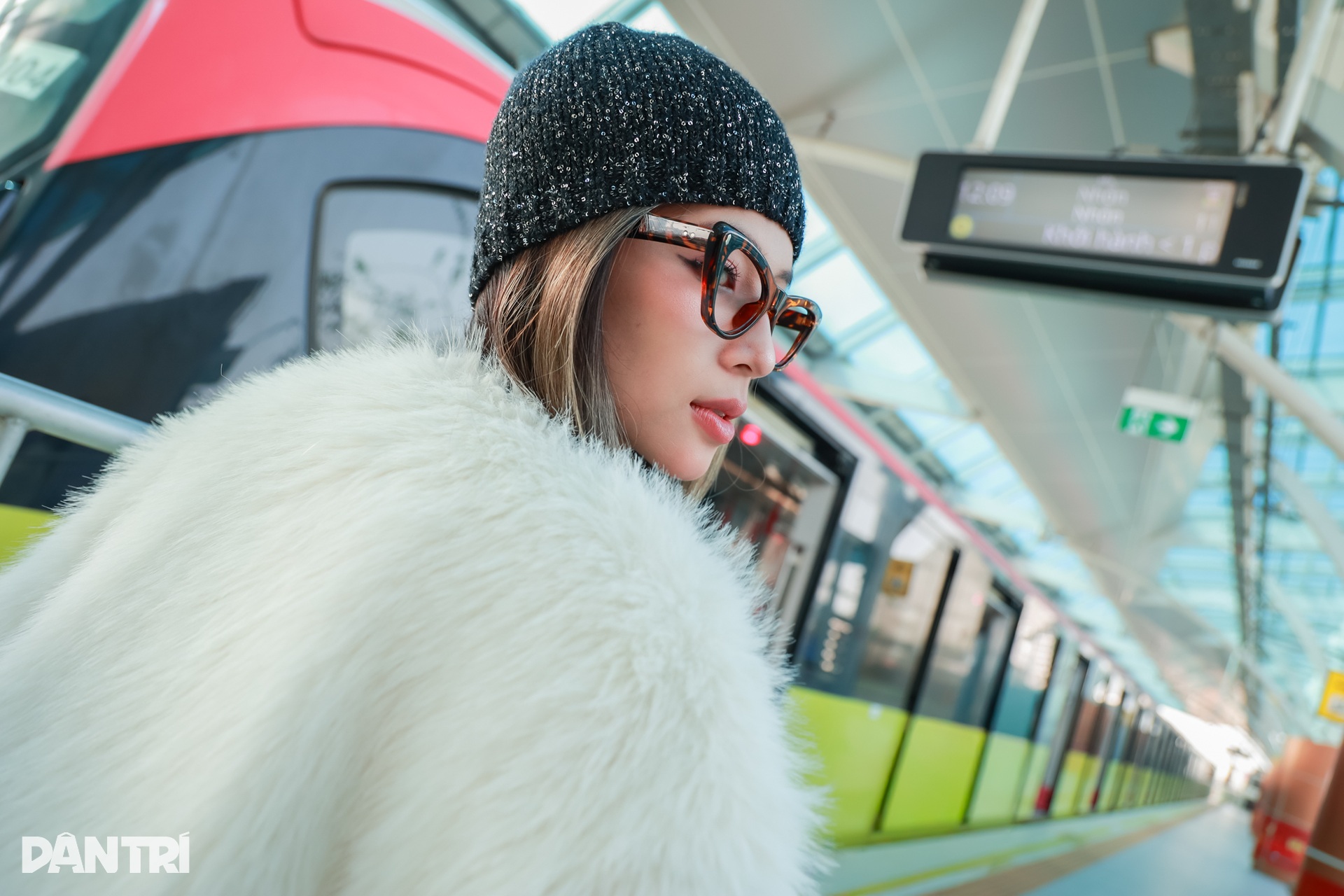 Cô gái Hà Nội diện áo lông hút mắt từ cái nhìn đầu tiên - 14