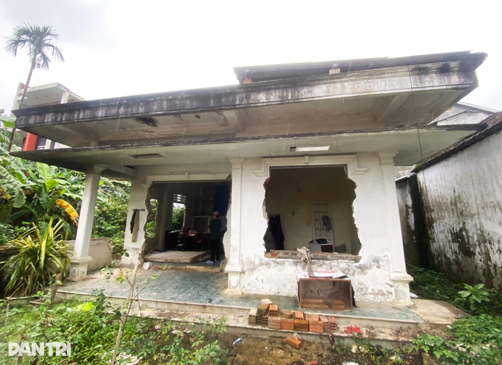 Bất ngờ nơi ở, số lần người đàn ông bị nhóm học sinh hành hạ - 2