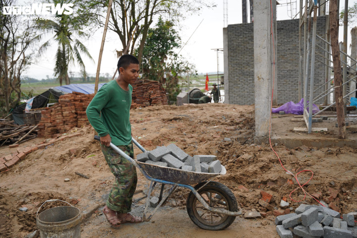 ‘Chiến dịch Quang Trung’ xây nhà thần tốc: ‘Bộ đội làm nhà nhanh mà đẹp lắm’- Ảnh 5.
