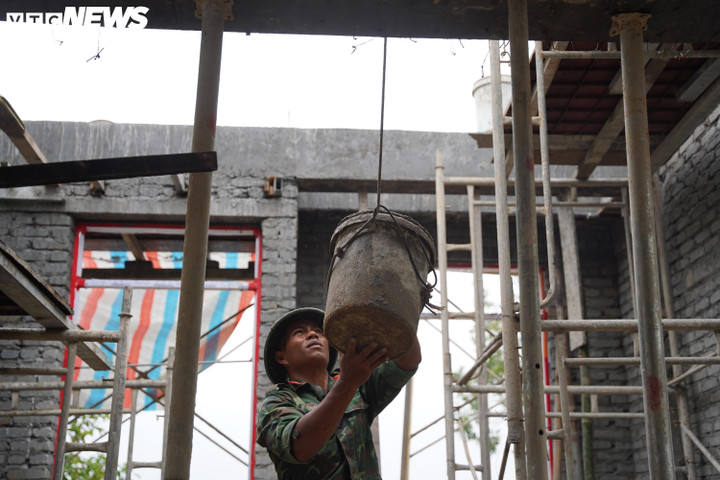 ‘Chiến dịch Quang Trung’ xây nhà thần tốc: ‘Bộ đội làm nhà nhanh mà đẹp lắm’- Ảnh 6.
