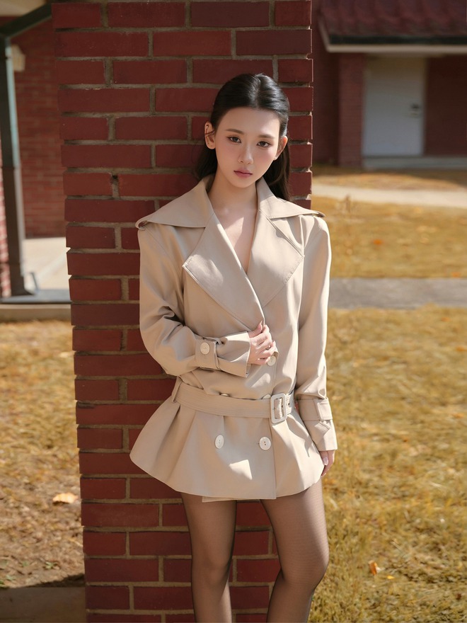 Áo khoác dáng ngắn là món đồ linh hoạt, dễ biến hóa nhất mùa- Ảnh 4.