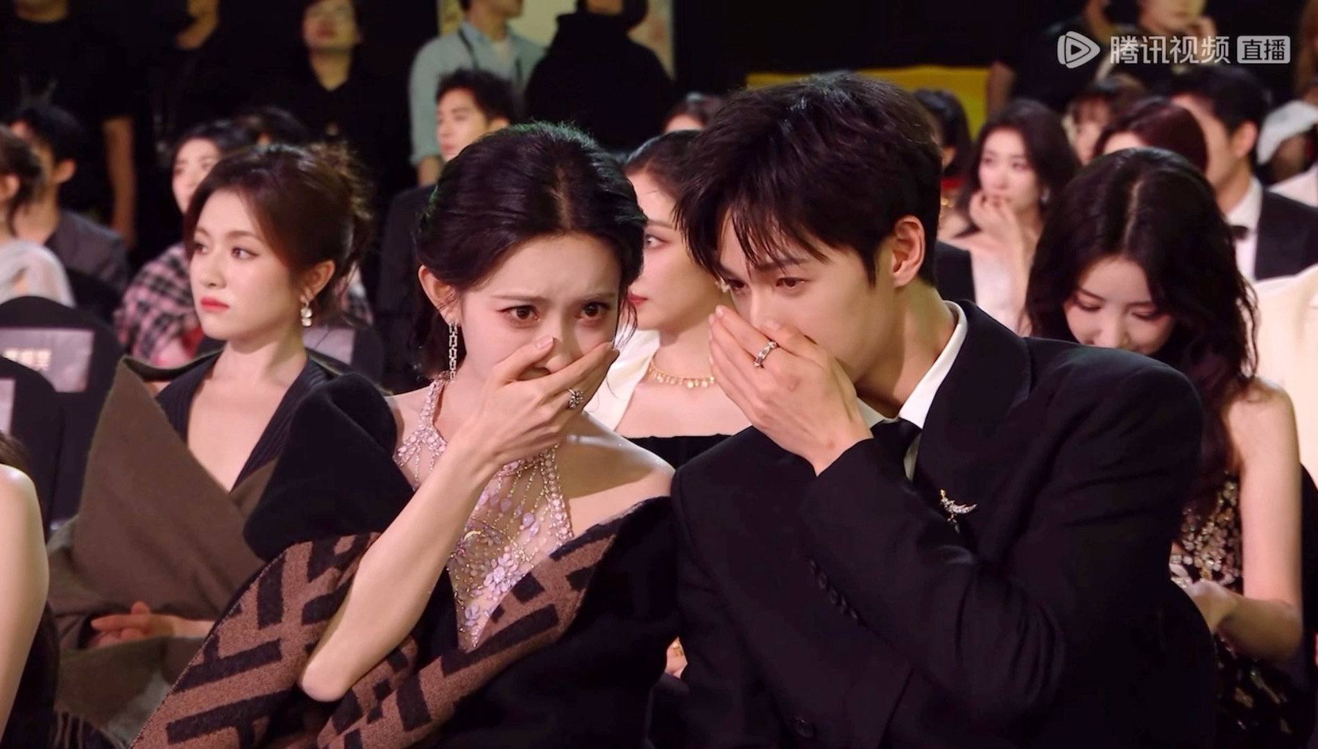 Cặp diễn viên phim giờ vàng lộ hint hẹn hò trên sóng trực tiếp, đồng nghiệp công khai đẩy thuyền- Ảnh 4.