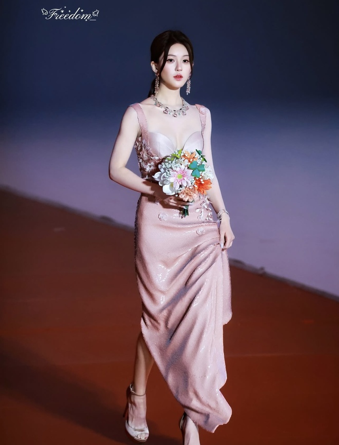 Không ai bênh được Triệu Lộ Tư: Cố tới đâu vẫn mờ nhạt trước 1 mỹ nhân?- Ảnh 12.