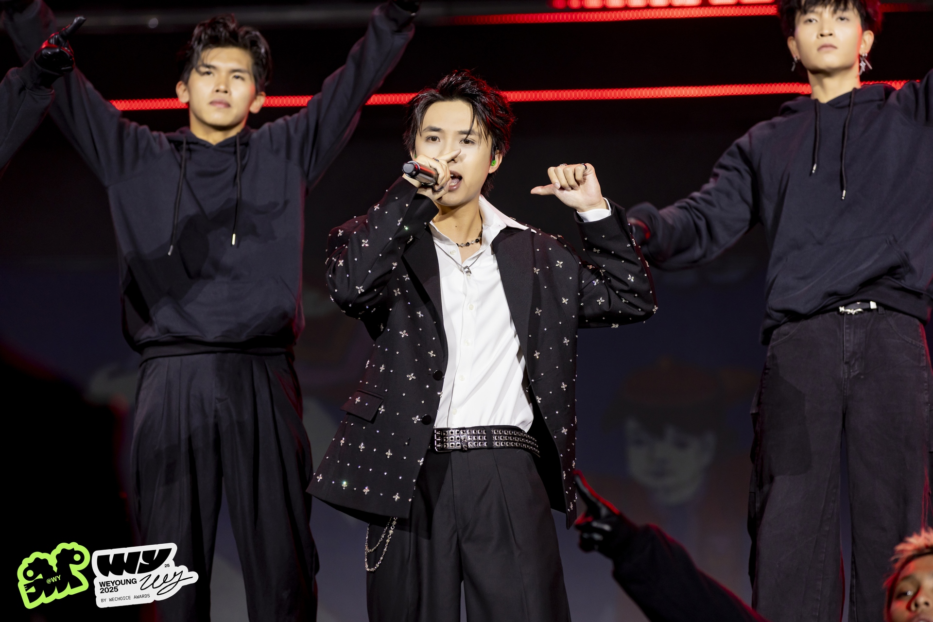Nam rapper mang sức trẻ, niềm tự hào Việt Nam và khoảnh khắc bùng nổ đến “phá đảo” WeYoung 2025!- Ảnh 2.