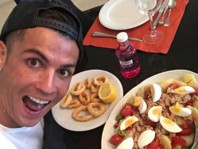 Một bữa ăn của Ronaldo. Ảnh: Instagram/Crisitiano