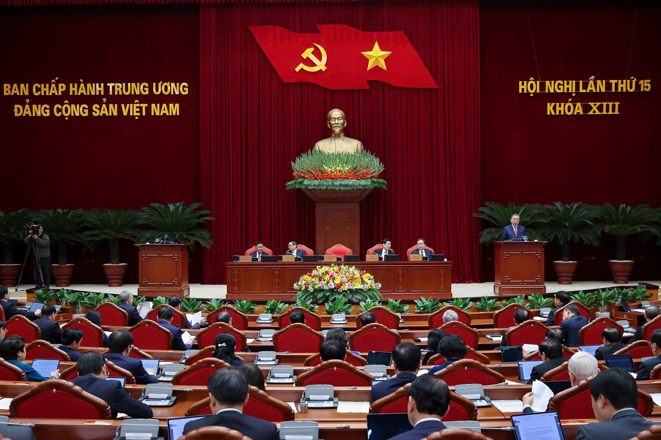 Phát biểu khai mạc Hội nghị Trung ương 15 của Tổng Bí thư Tô Lâm - Ảnh 2.