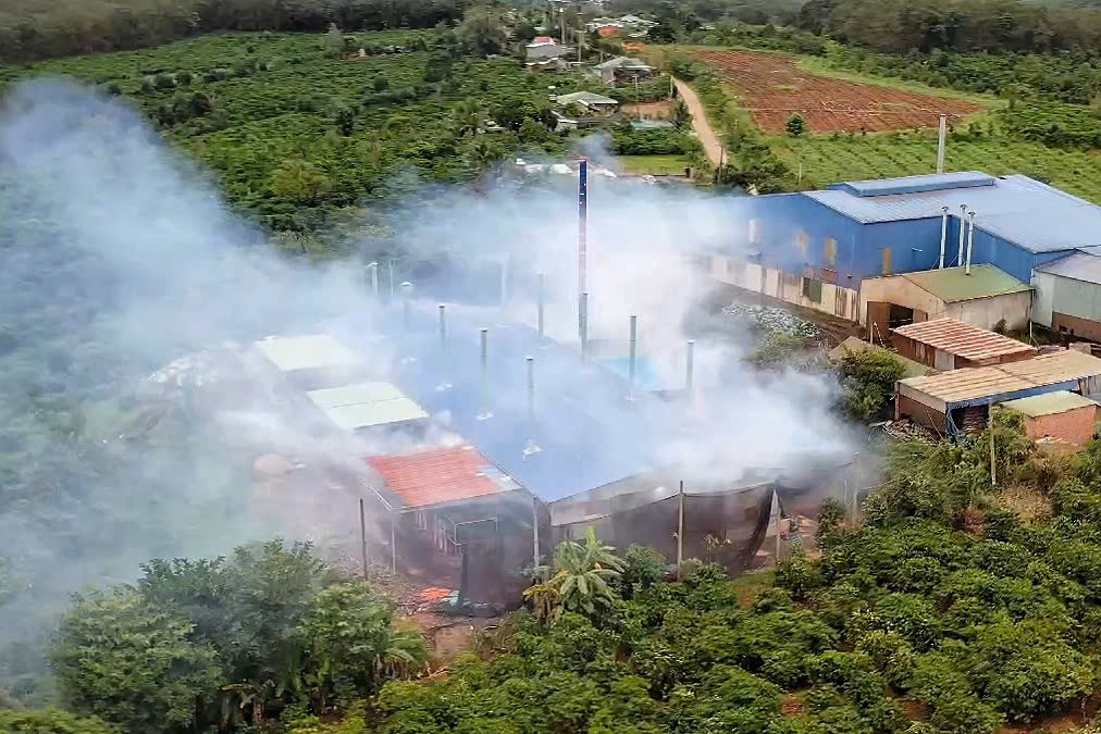 Dân 'ngộp thở' vì lò sấy cà phê trái phép ngay khu dân cư - Ảnh 6.