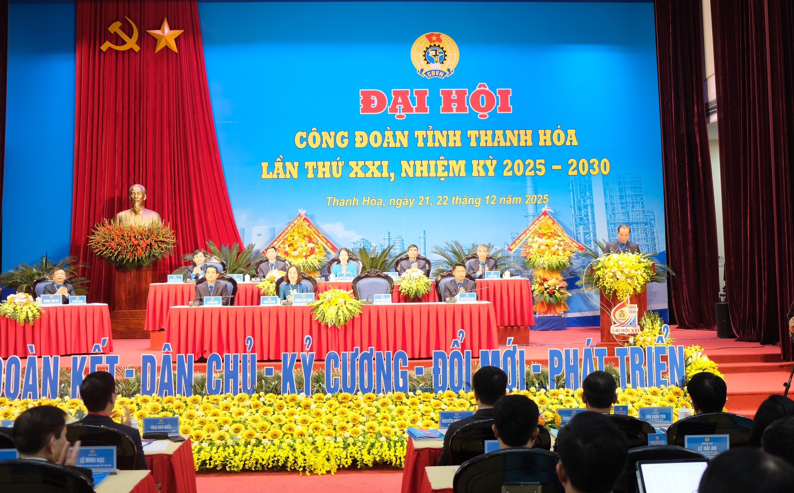 Khai mạc Đại hội Công đoàn tỉnh Thanh Hóa lần thứ XXI - Ảnh 5.