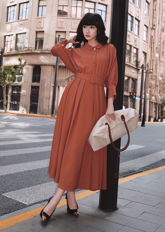 Váy sơ mi chiết eo, đầm dài cổ điển... diện đi làm, đi chơi đều đẹp- Ảnh 2.