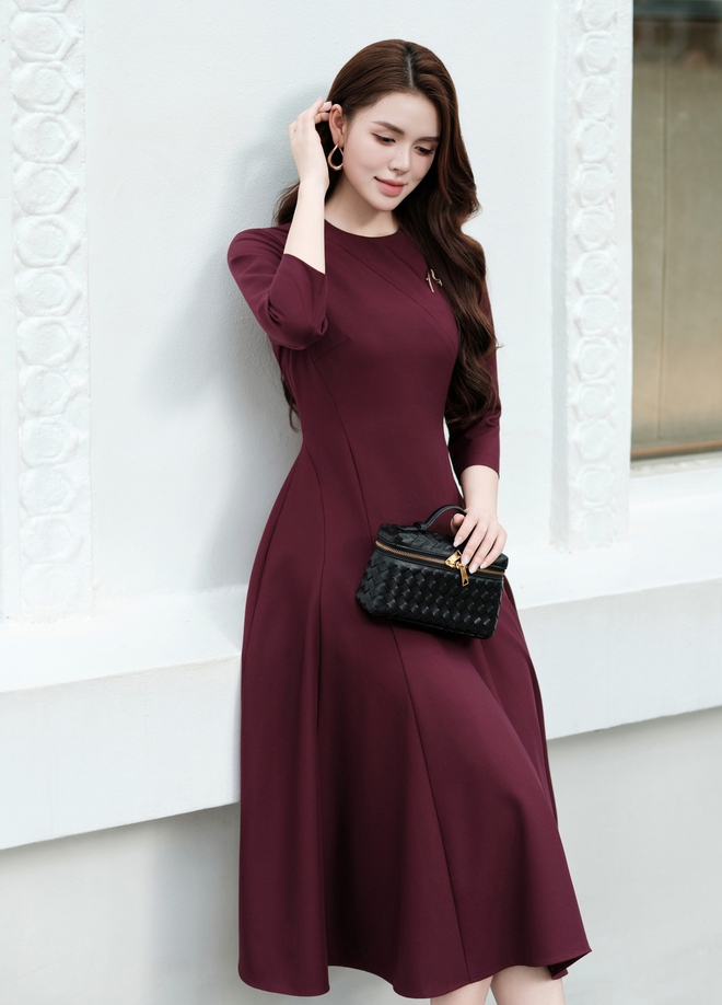 Váy sơ mi chiết eo, đầm dài cổ điển... diện đi làm, đi chơi đều đẹp- Ảnh 4.