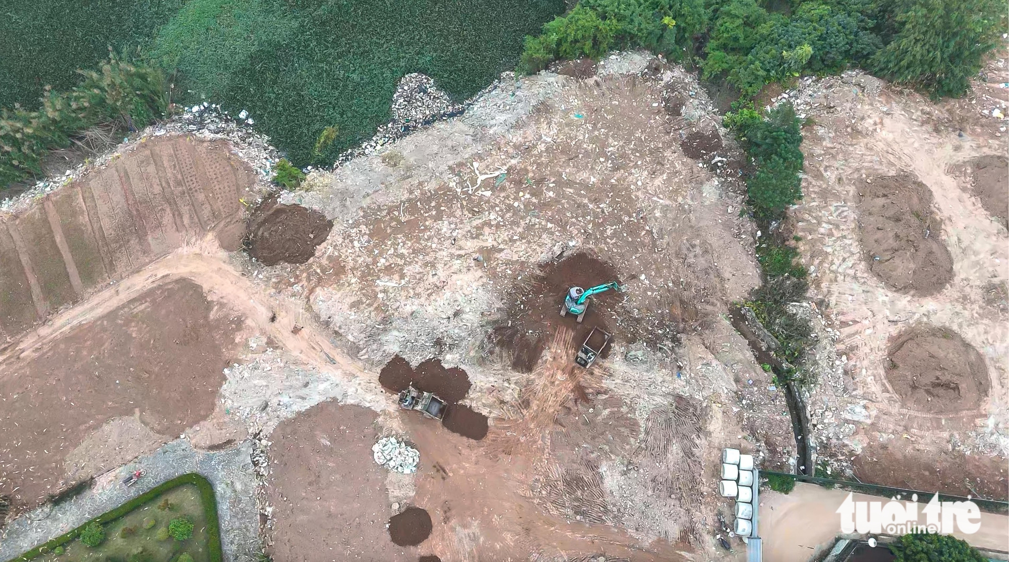 Chủ tịch Hà Nội chỉ đạo kiểm tra, làm rõ sau bài điều tra tùy tiện đổ rác thải xây dựng của Tuổi Trẻ 2 Chủ tịch Hà Nội chỉ đạo kiểm tra, làm rõ sau bài điều tra tùy tiện đổ rác thải xây dựng của Tuổi Trẻ - Ảnh 2.