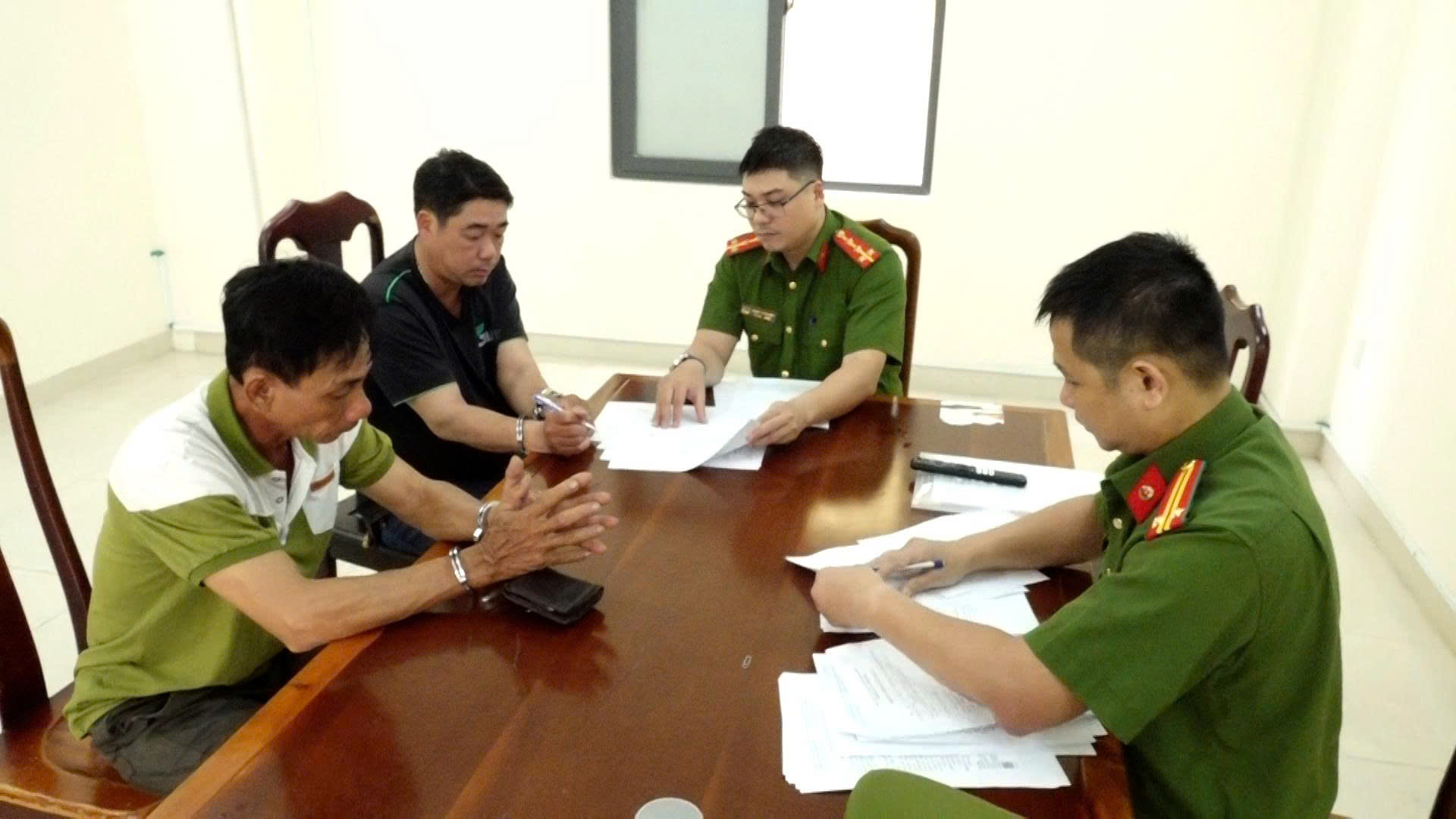 Vụ tử vong trên đường dây trung thế ở Khánh Hòa: Khởi tố 5 người - Ảnh 2.