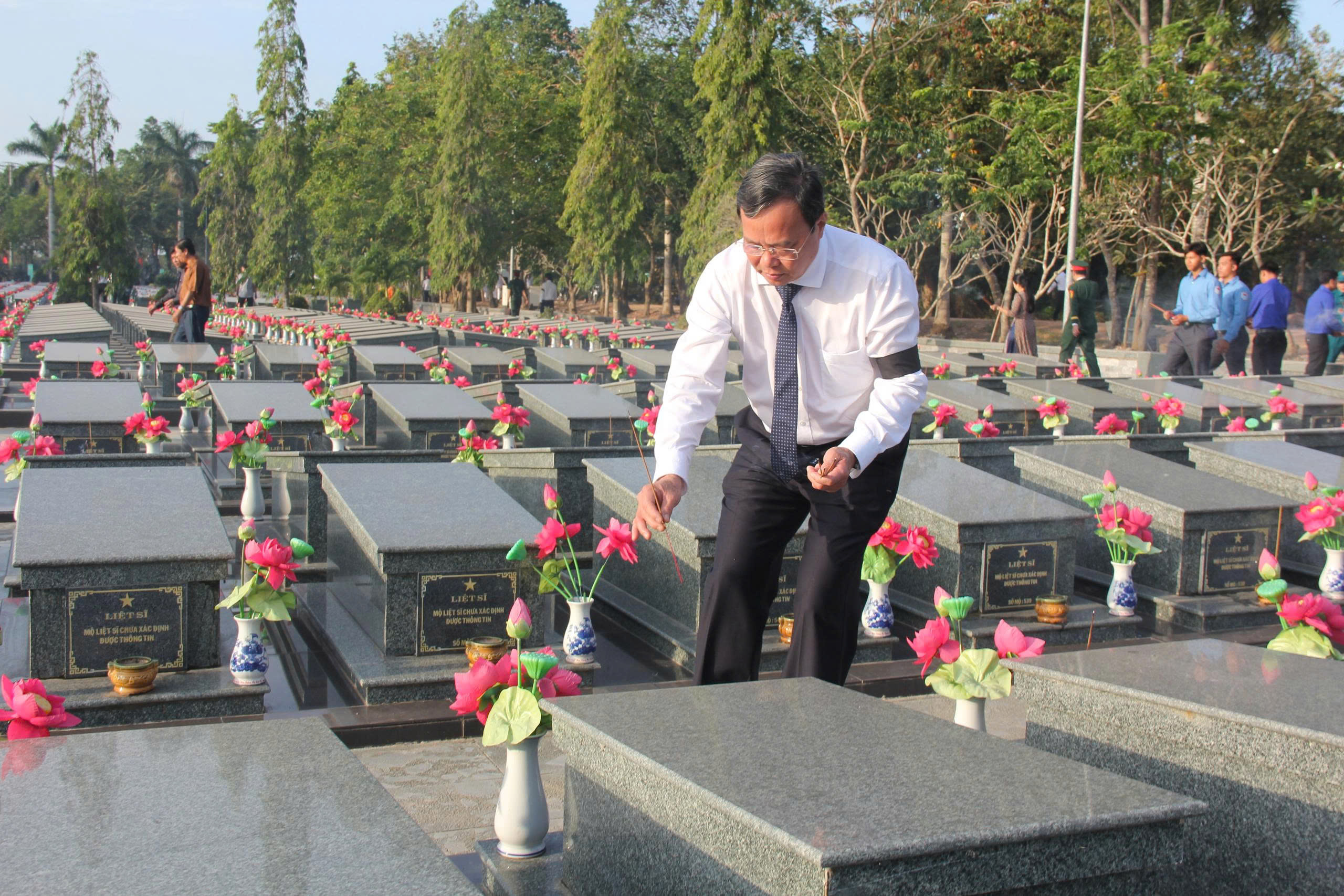 Tây Ninh tổ chức lễ truy điệu và an táng hài cốt liệt sĩ hy sinh tại Campuchia - Ảnh 5.