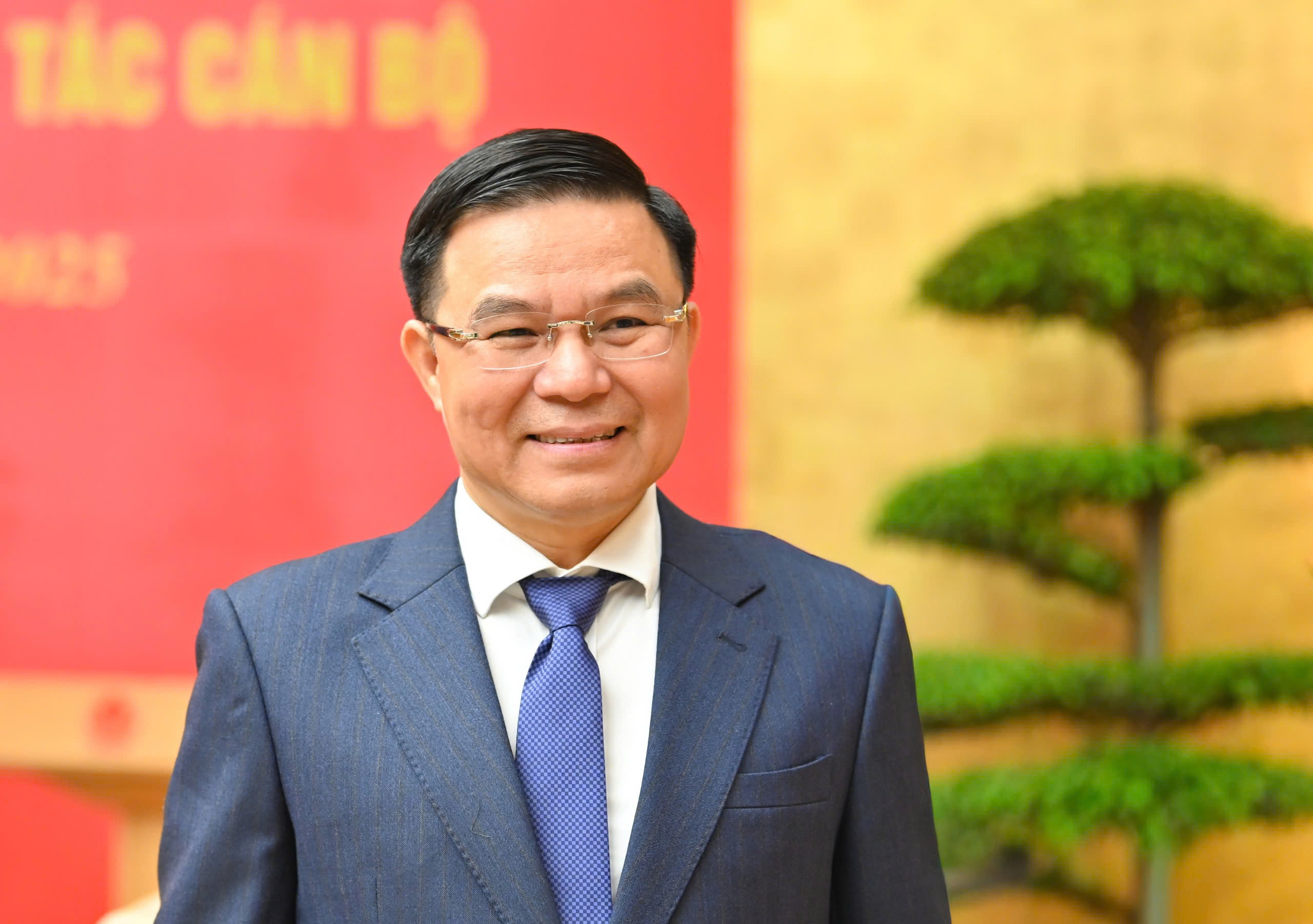 Quyền Bộ trưởng Bộ Công Thương Lê Mạnh Hùng cam kết nỗ lực phát triển ngành kinh tế - Ảnh 2.