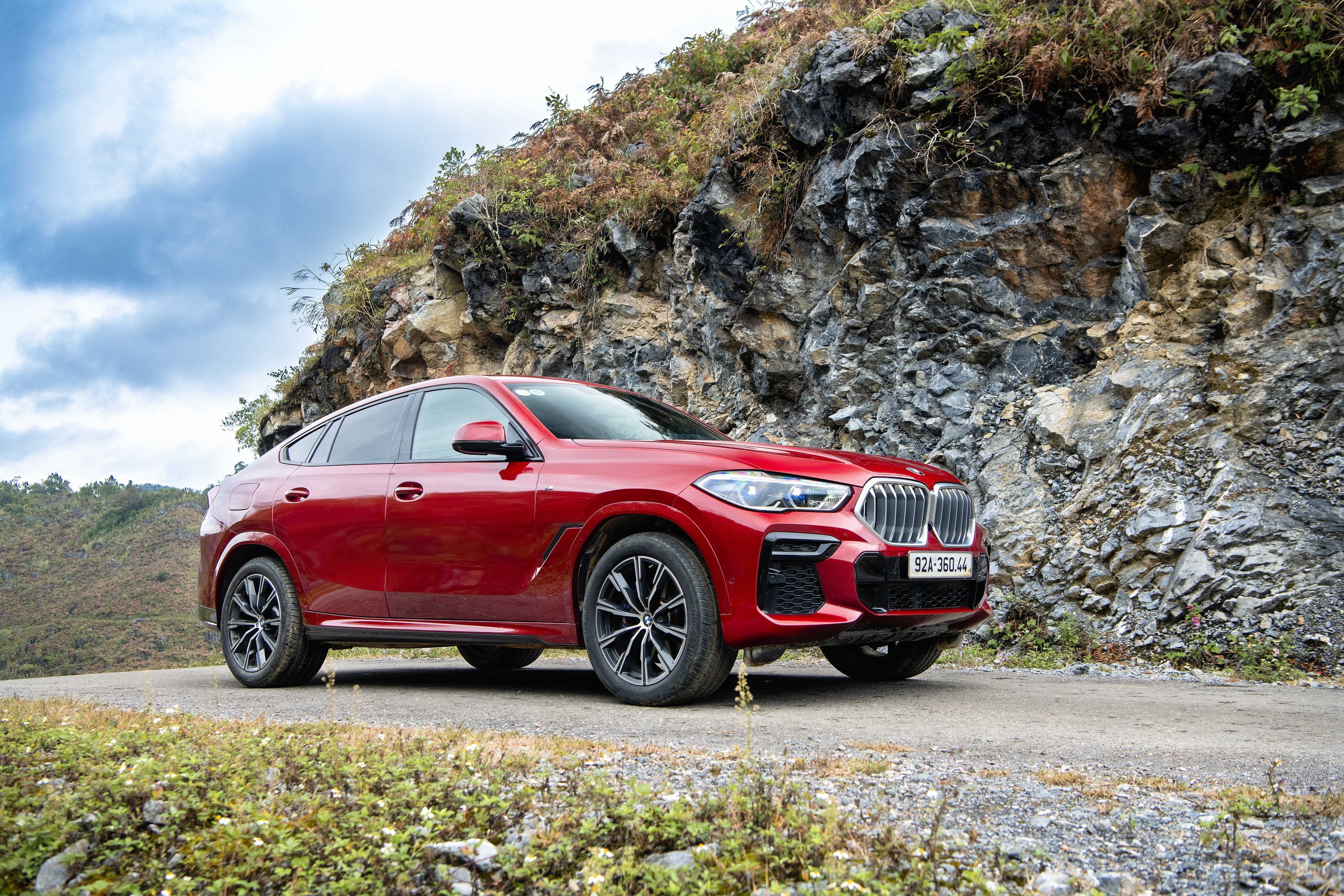 BMW giảm giá kỷ lục cuối năm: thời điểm vàng mua xe hay chờ sang năm mới? - Ảnh 2.