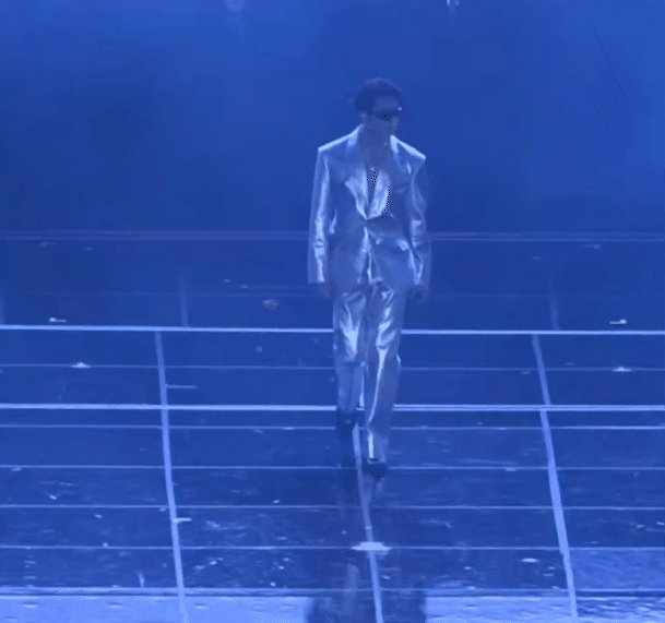 Anh Trai bị tố “sao y” nam thần hot nhất Kpop: Từ trang phục, vũ đạo đến thần thái không thiếu thứ gì- Ảnh 4.