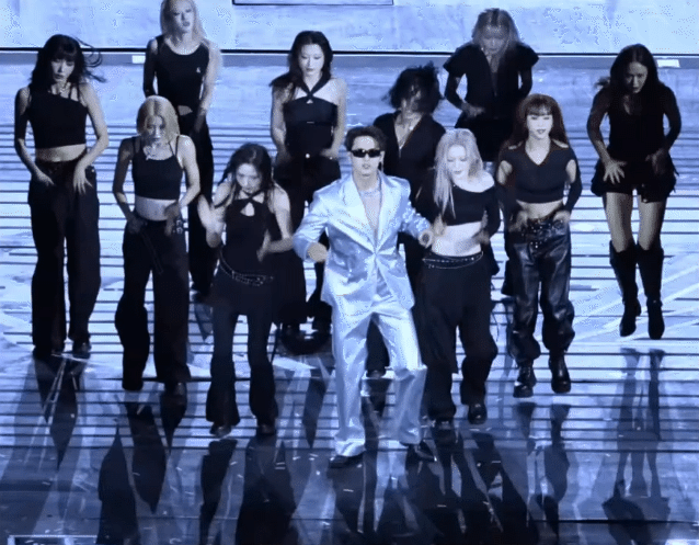 Anh Trai bị tố “sao y” nam thần hot nhất Kpop: Từ trang phục, vũ đạo đến thần thái không thiếu thứ gì- Ảnh 6.