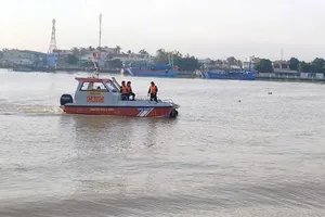 Đồng Tháp: Ca nô tự chế va chạm đò ngang trên sông Tiền, 1 người mất tích