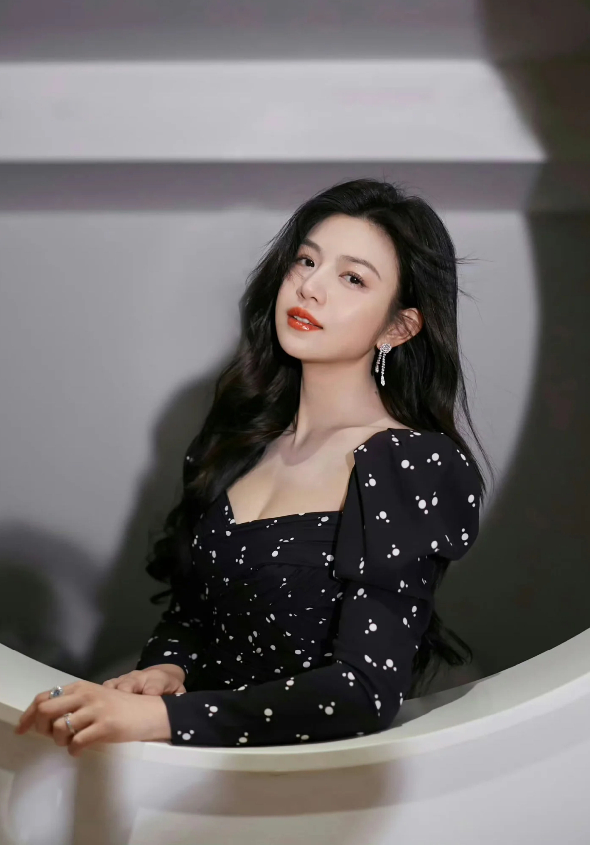 Trần đời chỉ có Trần Nghiên Hy: 42 tuổi vẫn cân đẹp style công chúa và 