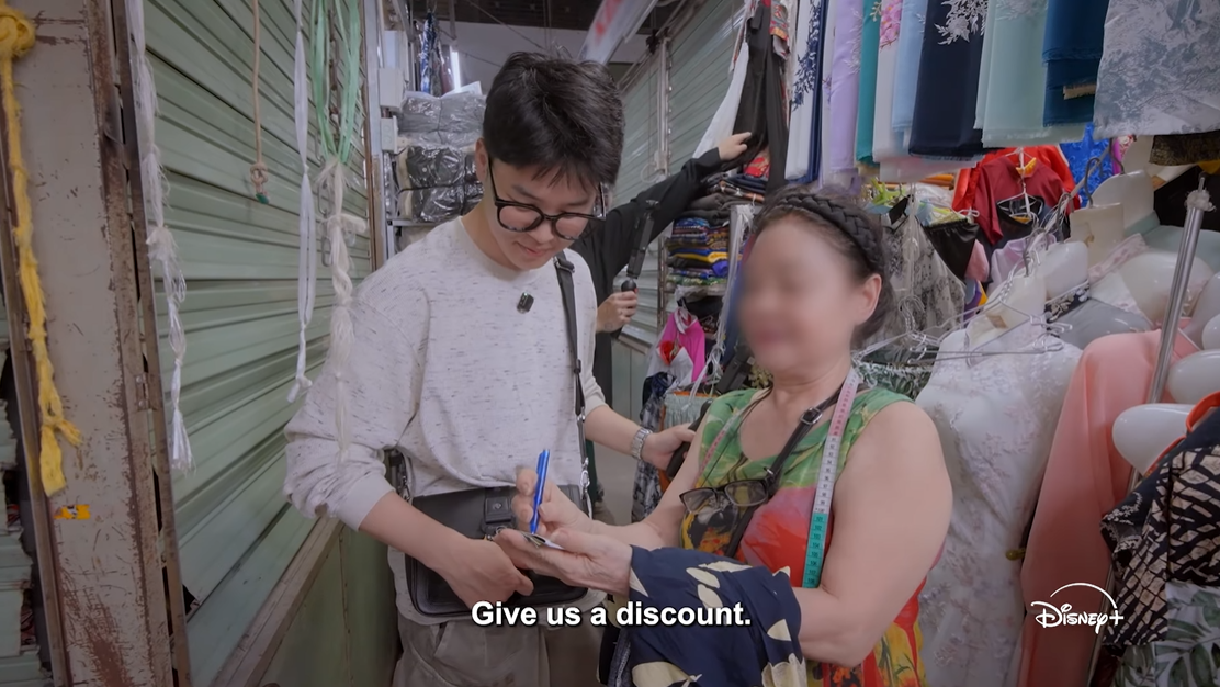 Đại sứ toàn cầu của Dior và Chanel mặc cả ở chợ Đà Nẵng, cũng phải xuống nước nũng nịu như ai- Ảnh 3.