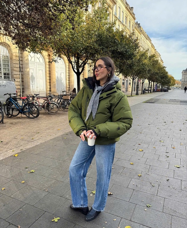 Cách biến áo phao thành điểm nhấn phong cách, không còn nhàm chán- Ảnh 2.