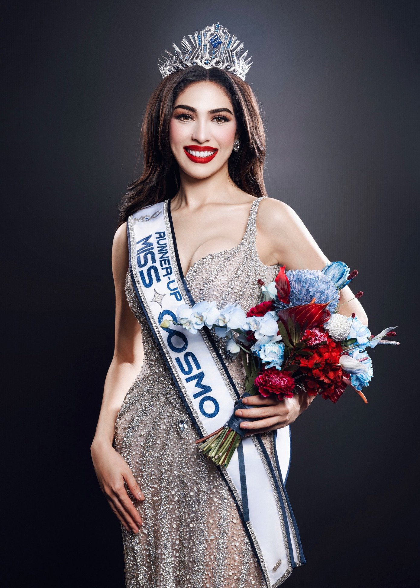 Hai nàng hậu Gen Z của Miss Cosmo 2025: Tân Hoa hậu có tính cách "tẻn tẻn" - 6