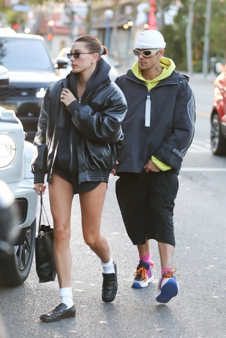 Những cặp uyên ương mặc đẹp nhất thế giới 2025 - 2