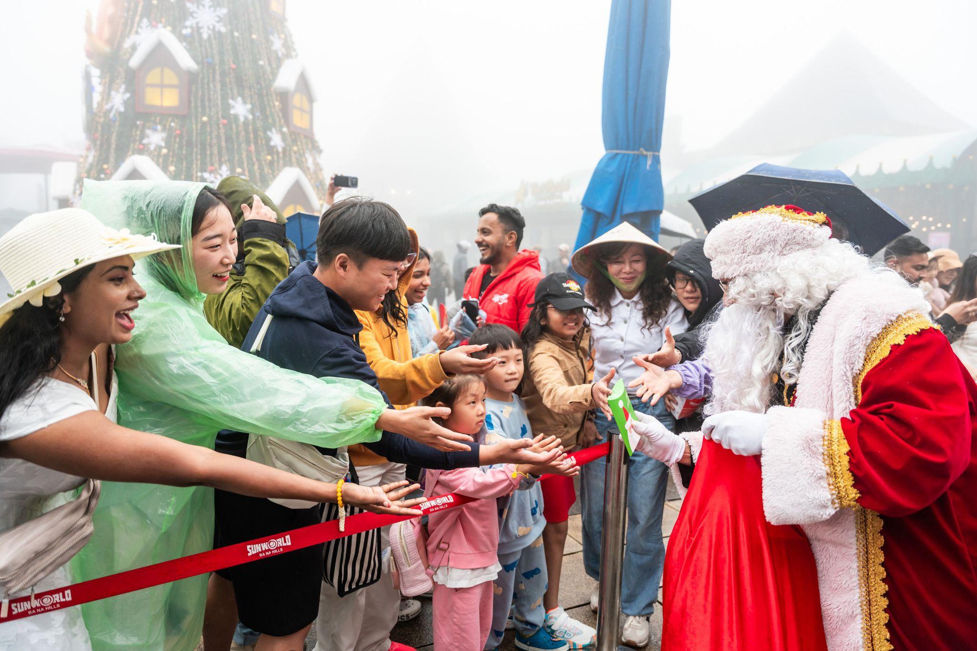 Sun World Ba Na Hills rực rỡ sắc màu với Giáng sinh cổ tích- Ảnh 4.